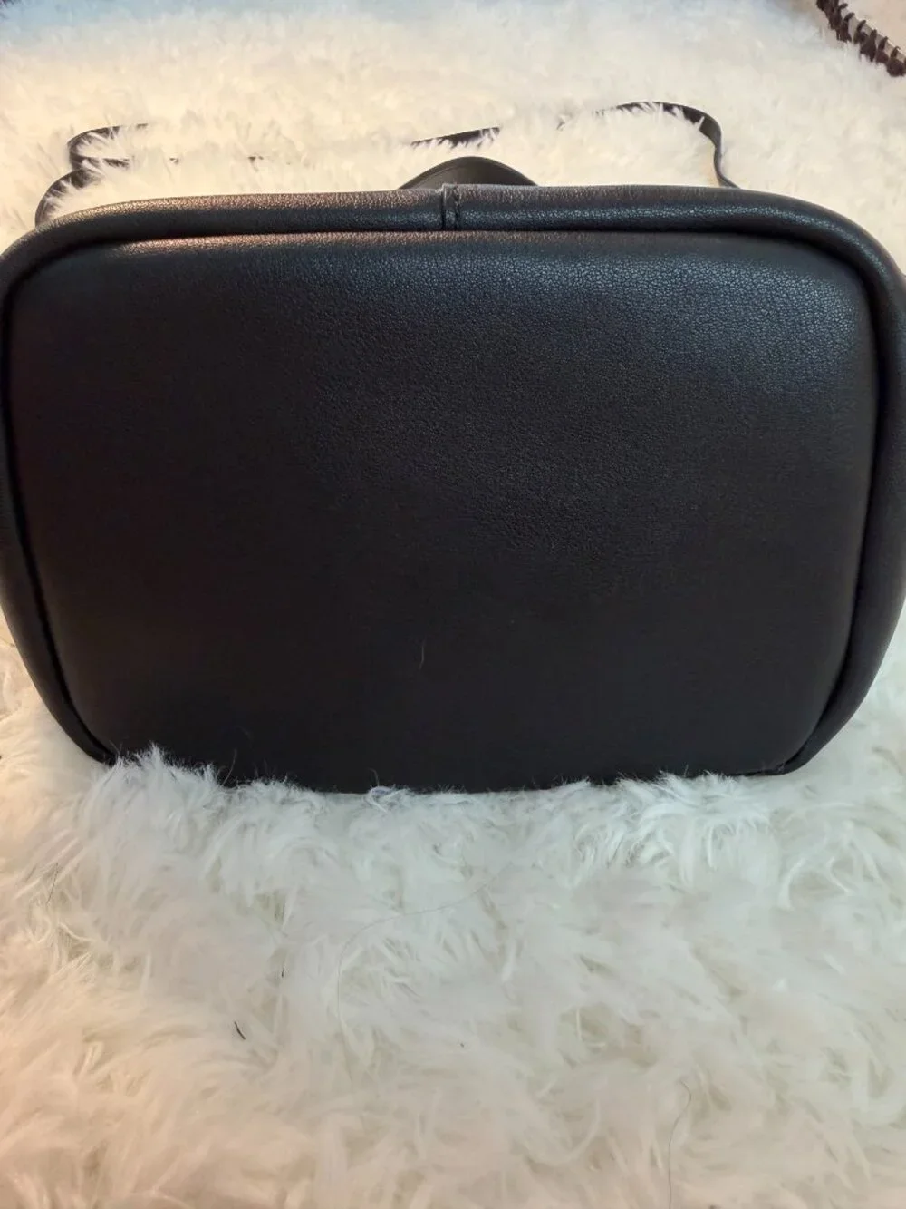 Vincis Bench Black Shoulder Bag